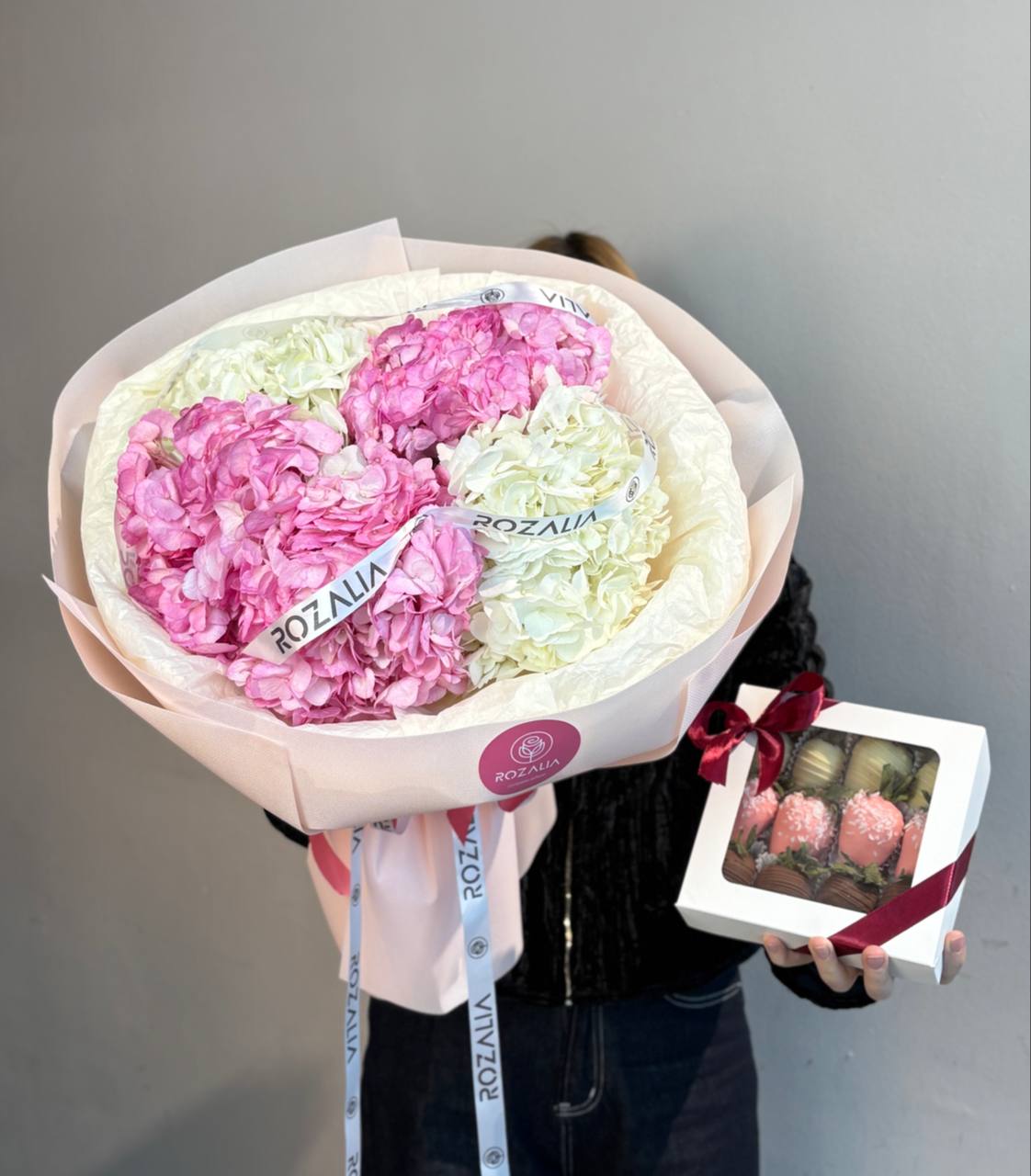 Гортензия и сладкая клубника